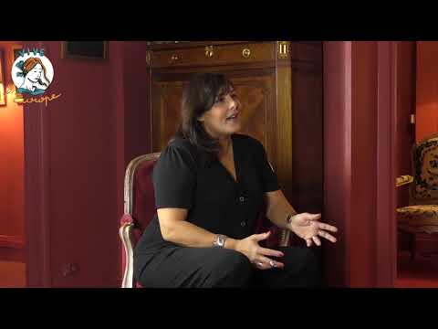 Chloë des Lysses - Photographe, actrice de charme, esprit libre ! Vive